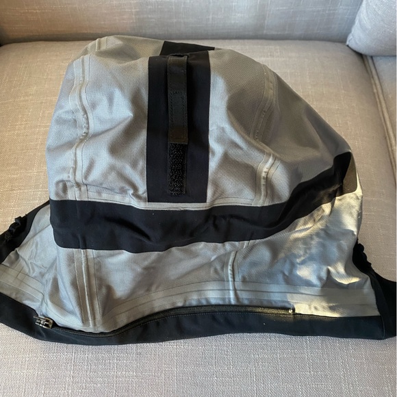 Hood Only: 10” zipper, on or off jacket- waterproof seam taped, fits over helmet - Picture 14 of 14